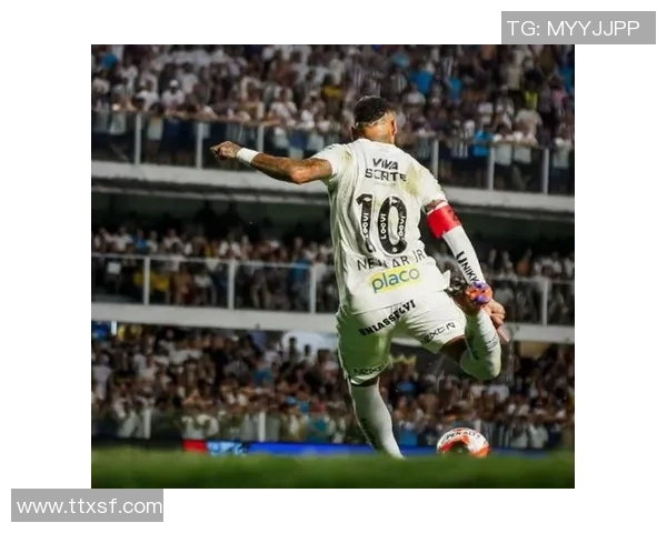 小个子前锋足球明星如何在绿茵场上展现非凡实力与魅力